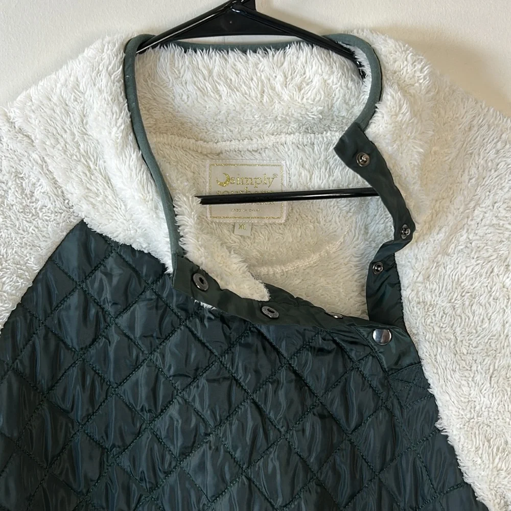 Simply Southern‎ Women’s White & Green Pullover Sherpa Size XL